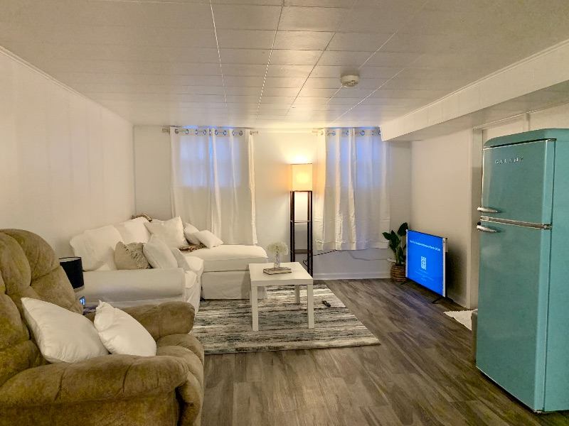 Fully furnished basement, just 5mins from hospital - Photo 7