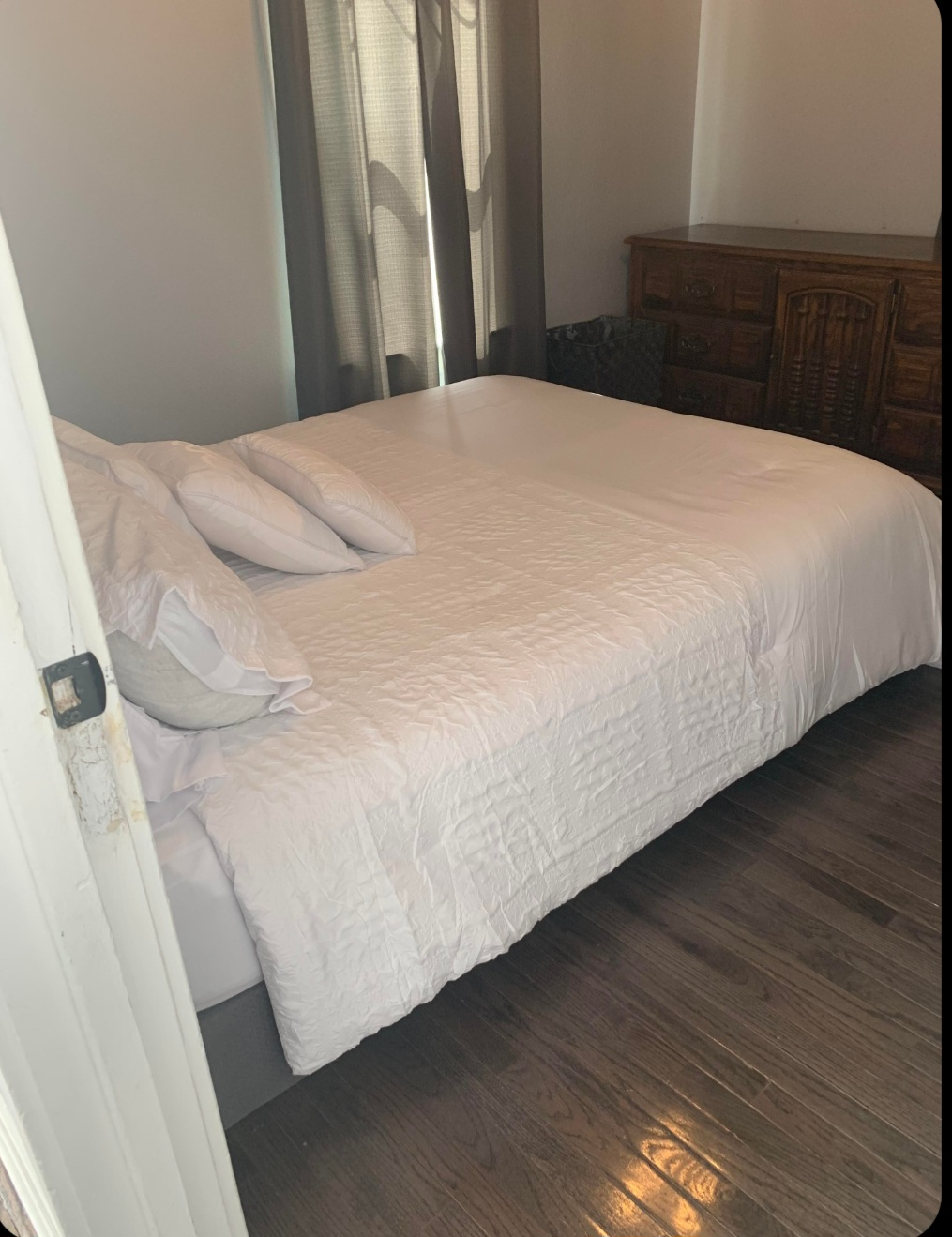 Fully furnished basement, just 5mins from hospital - Photo 8