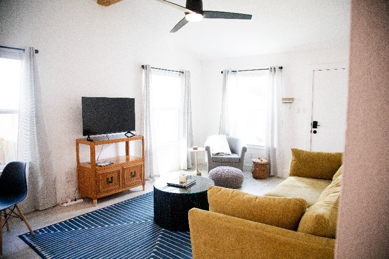 Bright Modern Cherry Creek 2 bed/ 1 bath - Photo 2