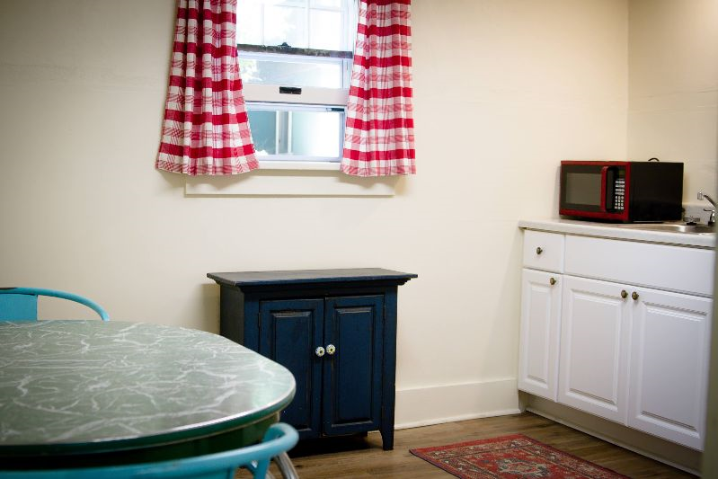 Sunny Garden-Level Apartment - Photo 11