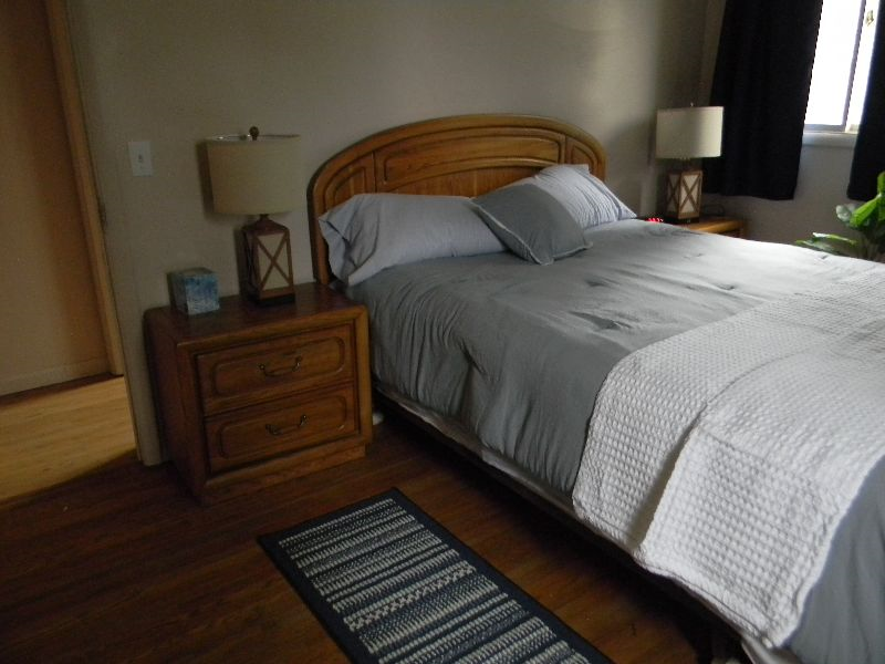 Split-level ranch with 2 separate Units each with BR, den w/TV and full bath. - Photo 2