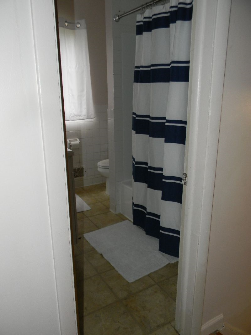 Split-level ranch with 2 separate Units each with BR, den w/TV and full bath. - Photo 3