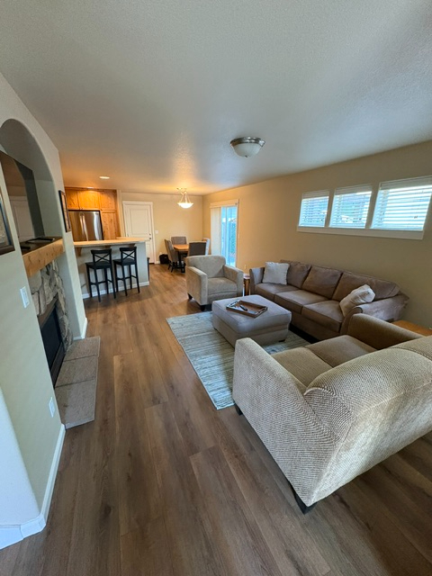 Cozy Townhouse close to Old Mill District - Photo 6