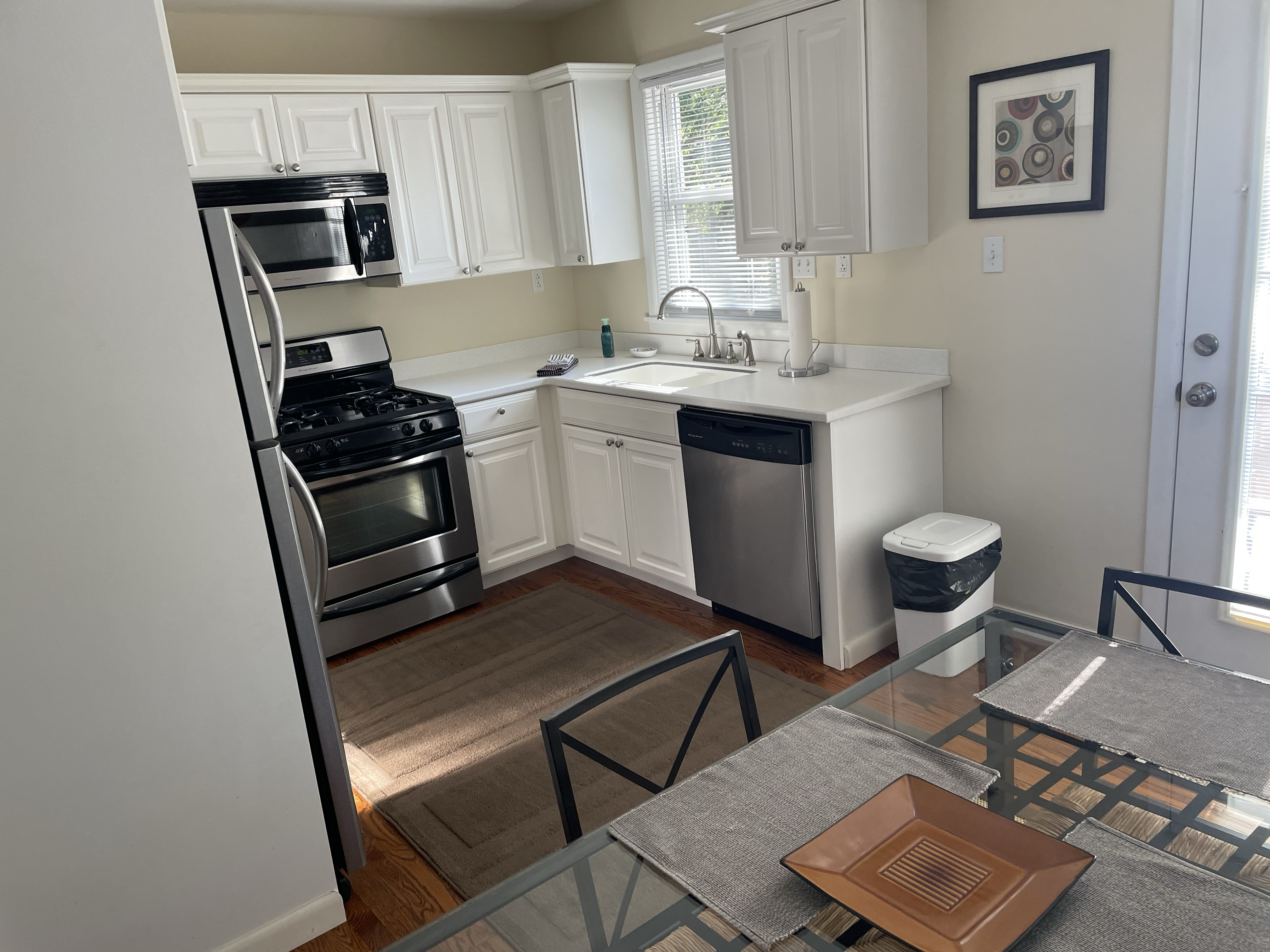 Fully furnished apartment in South Hills area of Charleston, WV - Photo 1
