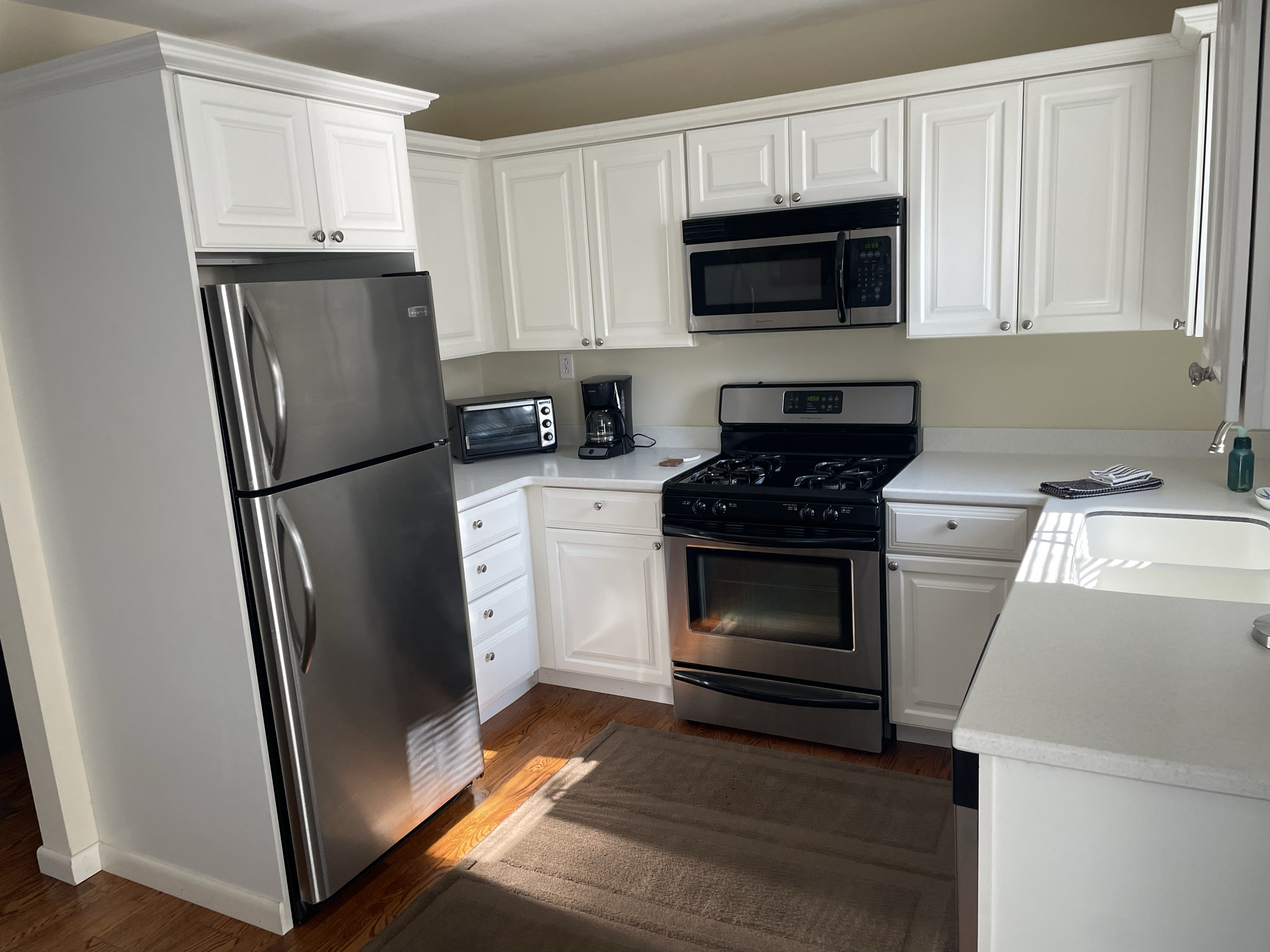 Fully furnished apartment in South Hills area of Charleston, WV - Photo 2