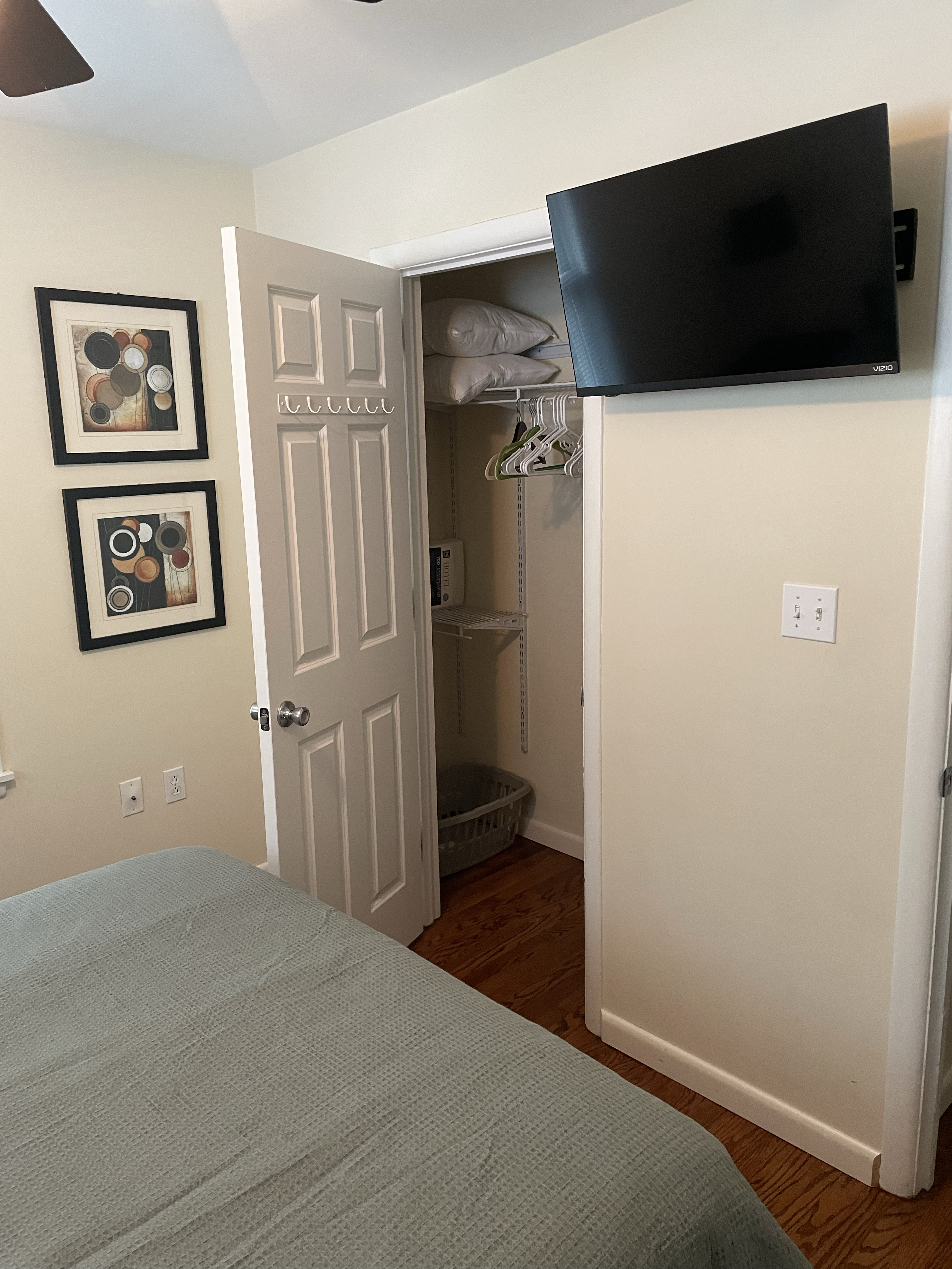 Fully furnished apartment in South Hills area of Charleston, WV - Photo 8