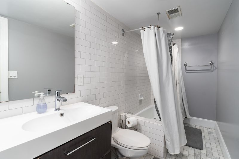 Modern and Contemporary Ground Floor Apartment 2 Bed 2 Bath - Photo 12
