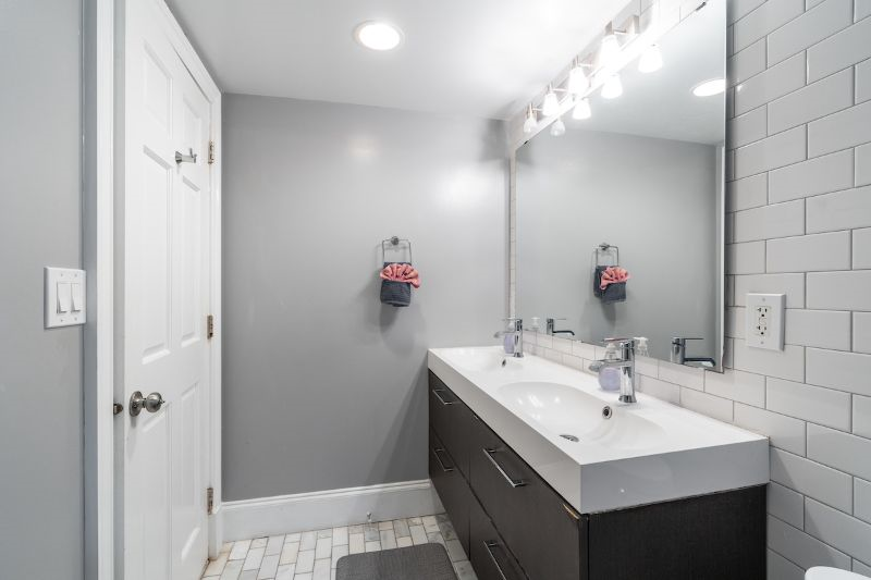 Modern and Contemporary Ground Floor Apartment 2 Bed 2 Bath - Photo 11