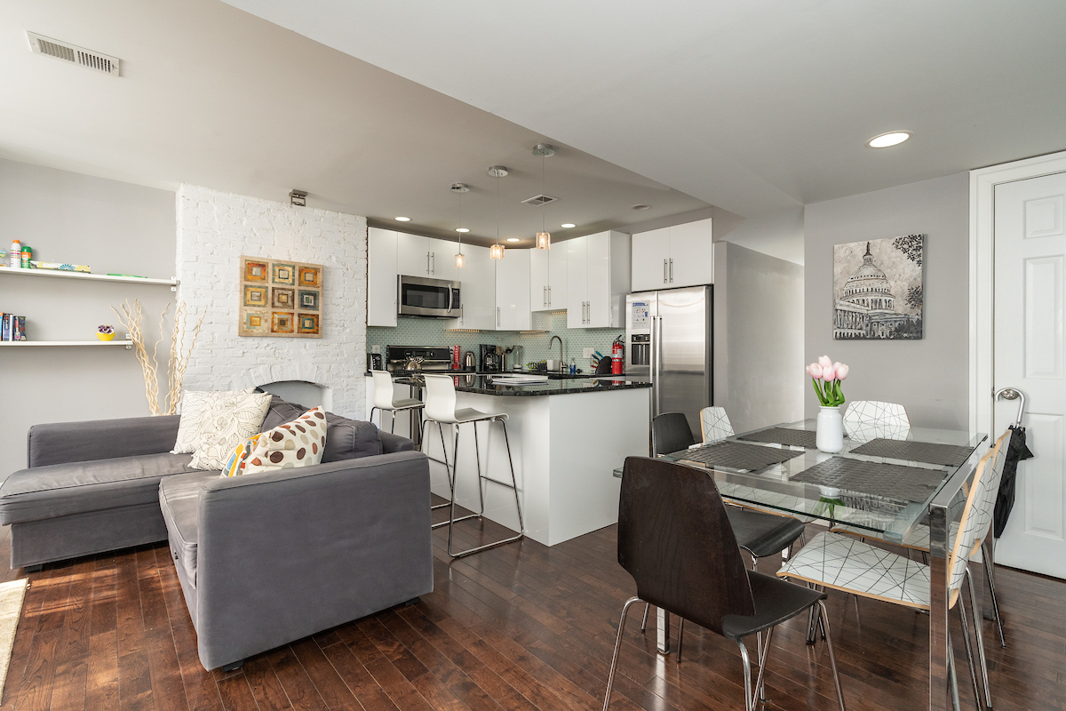 Modern and Contemporary Ground Floor Apartment 2 Bed 2 Bath - Photo 1