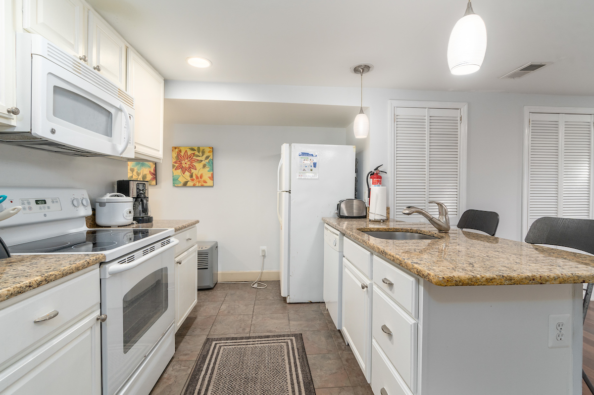 Cozy & Comfortable 1BD in Capitol Hill - Photo 8