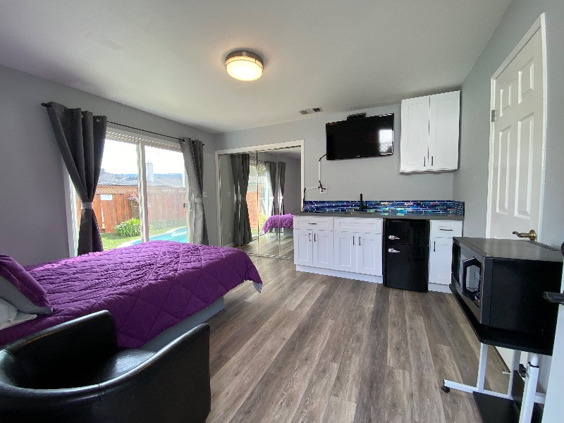 New UNIT Beautiful Studio Apartment in Nice Neighborhood