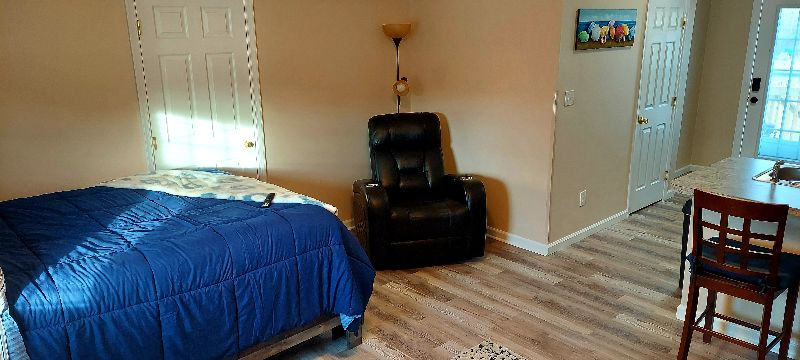 2528 studio apartment - Photo 2