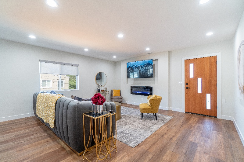 This fabulously remodeled unit has 3-bedroom/2-bathroom (redesigned) and it is steps away from Jackson Market and Carlson Park.