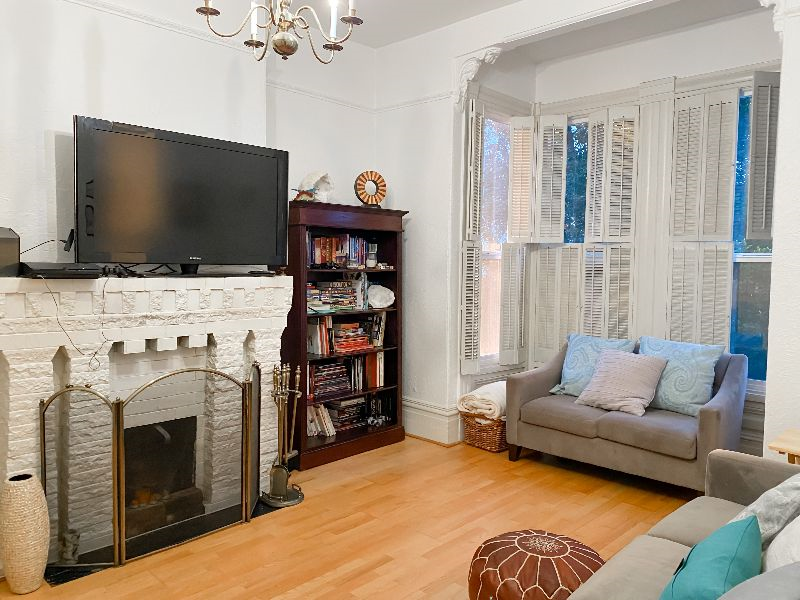 2.5 BD Fully Furnished Victorian Apt in the Heart of the City! - Photo 2