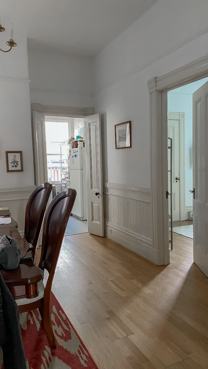 2.5 BD Fully Furnished Victorian Apt in the Heart of the City! - Photo 6