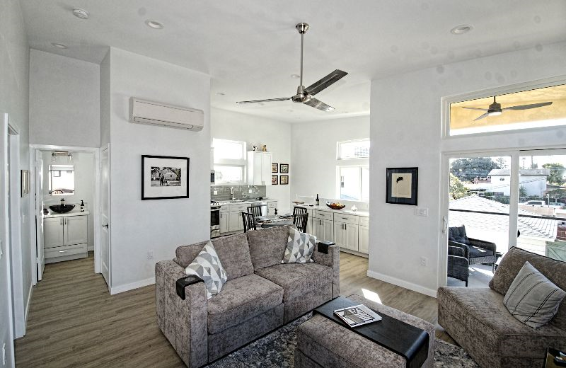 Upscale modern guest house - a block to Sail Bay and the beach. - Photo 2
