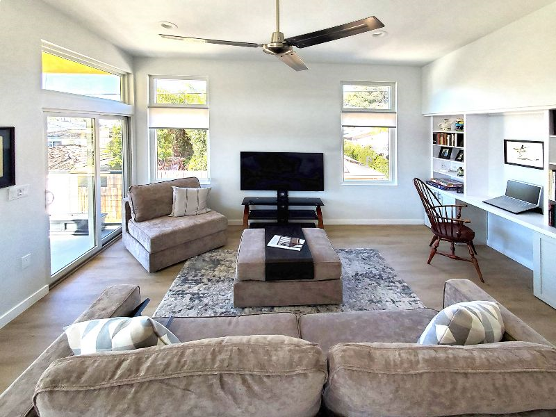 Upscale modern guest house - a block to Sail Bay and the beach. - Photo 1