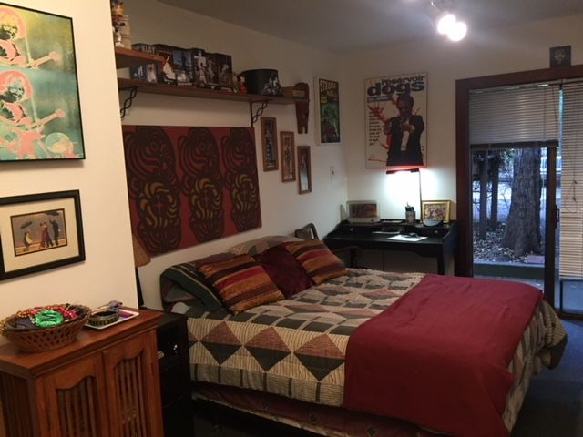GREAT LOCATION, near Precita Park and Bernal Hill. Small but quaint fully FURNISHED studio apartment on the ground level of a single... - Photo 2
