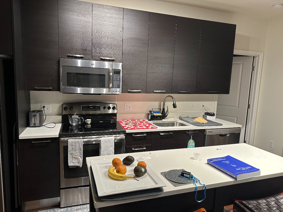 Welcome Home - Stylish One Bedroom Apartment in Fairfax, Virginia with Outdoor Area and Walkable Lo - Photo 3