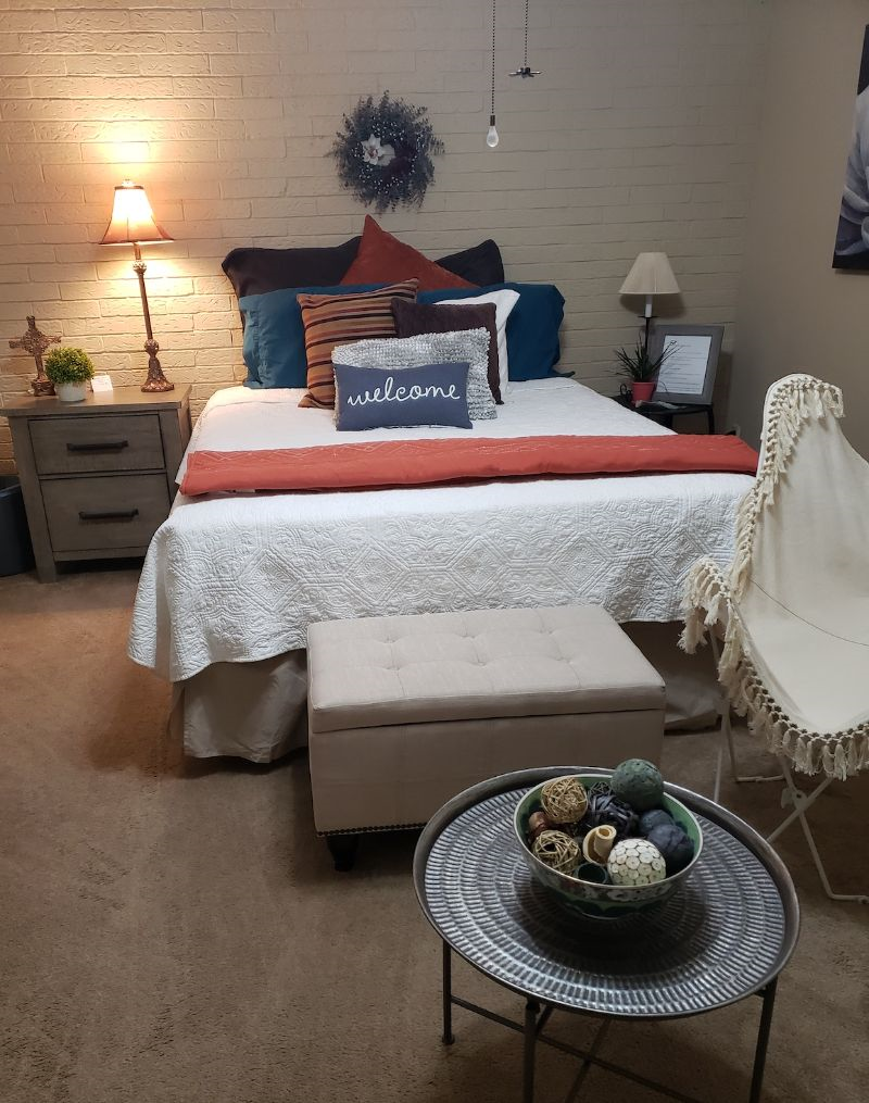 Comfy and Spacious Suite in Townhome - Photo 3