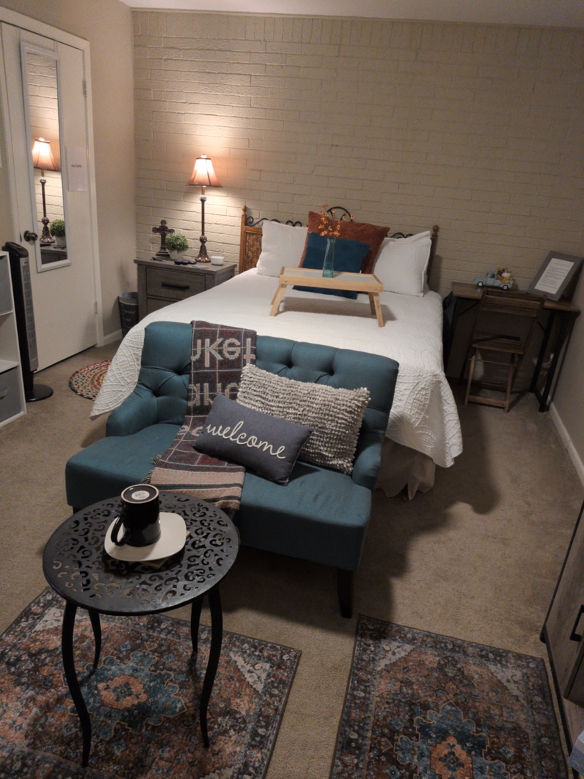 Comfy and Spacious Suite in Townhome - Photo 2