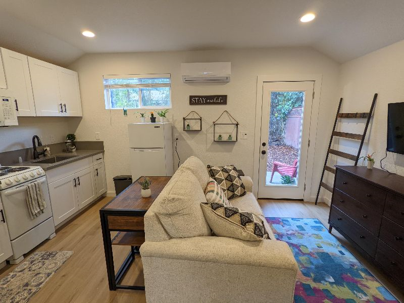 Cozy Med Center Cottage - Photo 1