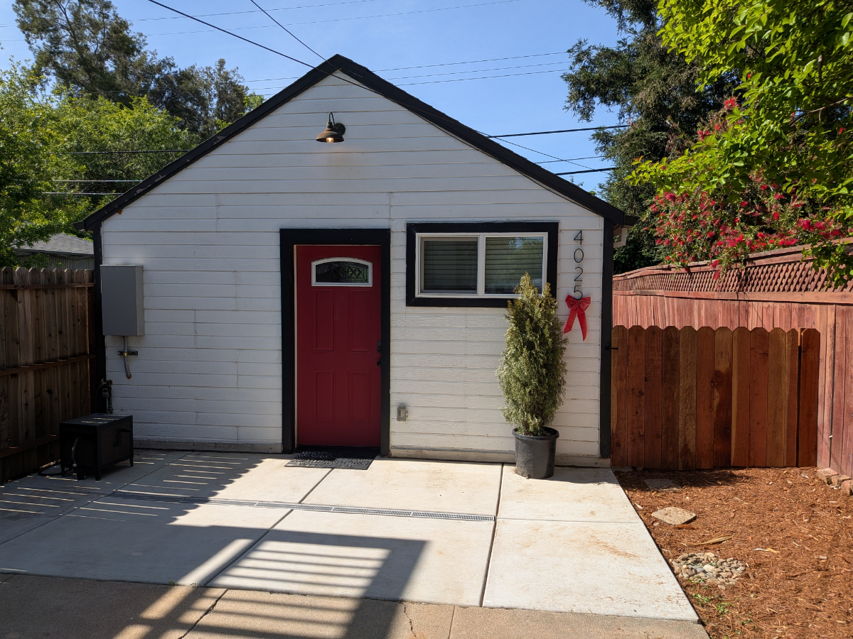 Cozy Med Center Cottage - Photo 2