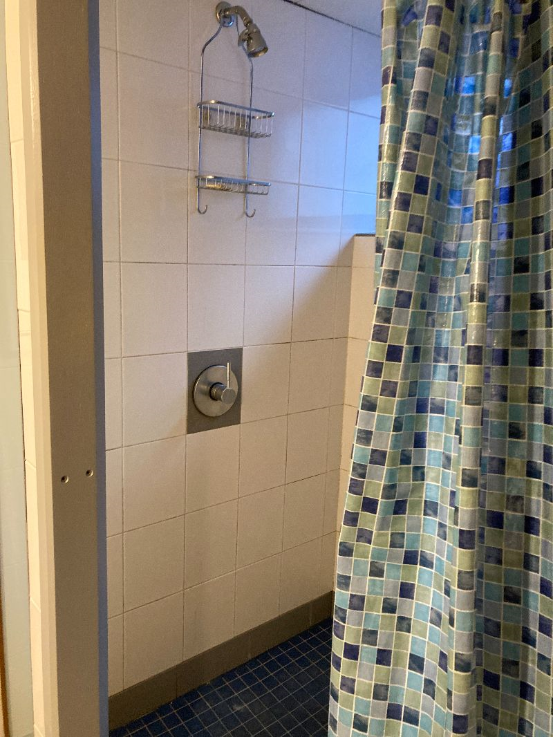 Large Fully Furnished Bedroom Available - Photo 10