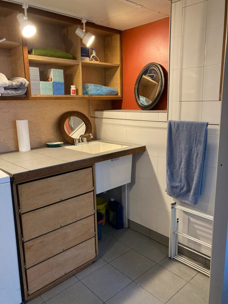 Large Fully Furnished Bedroom Available - Photo 8
