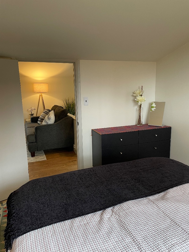 Lovely Apartment in quiet Neighborhood - Photo 6