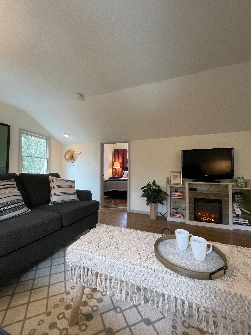 Lovely Apartment in quiet Neighborhood - Photo 3