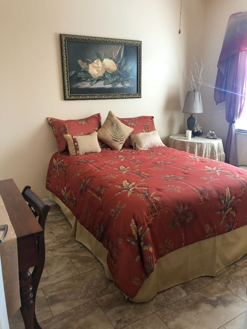 Female Traveling Nurses Only Clean and Quiet Room for Rent Furnished