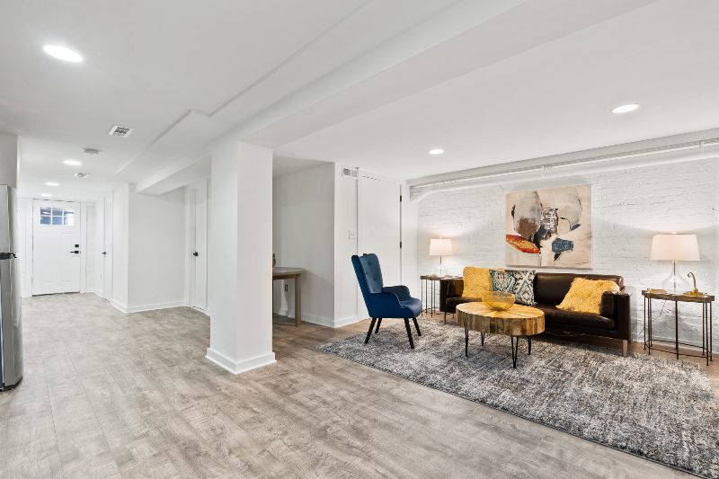 Beautiful Spacious One Bedroom Furnished Apartment - Photo 6