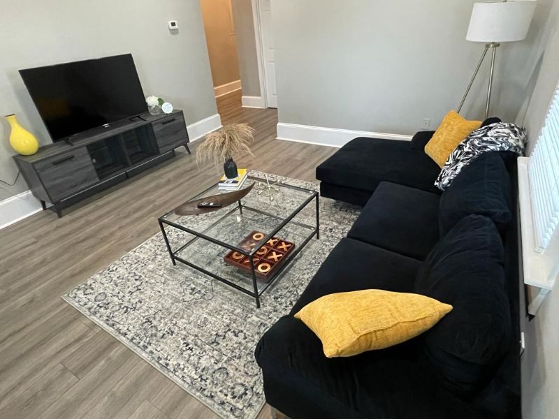 Entire Furnished 2Bed 1Bath House-Intown,Benz Aren