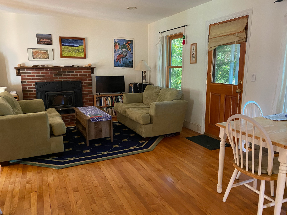 Bright, quiet, cozy cape with backyard in Burlington's South End - Photo 2