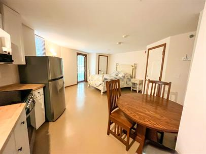 Studio Apart. (14-15) Lyme NH, 28min to DHMC