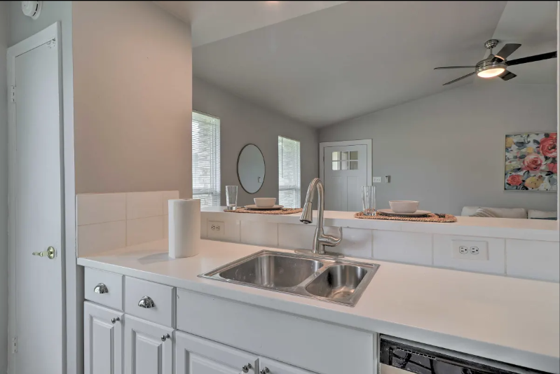 Remodeled Duplex in Northwest Austin - Photo 3