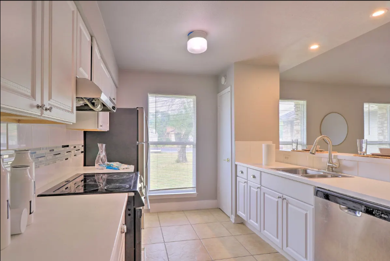 Remodeled Duplex in Northwest Austin - Photo 5