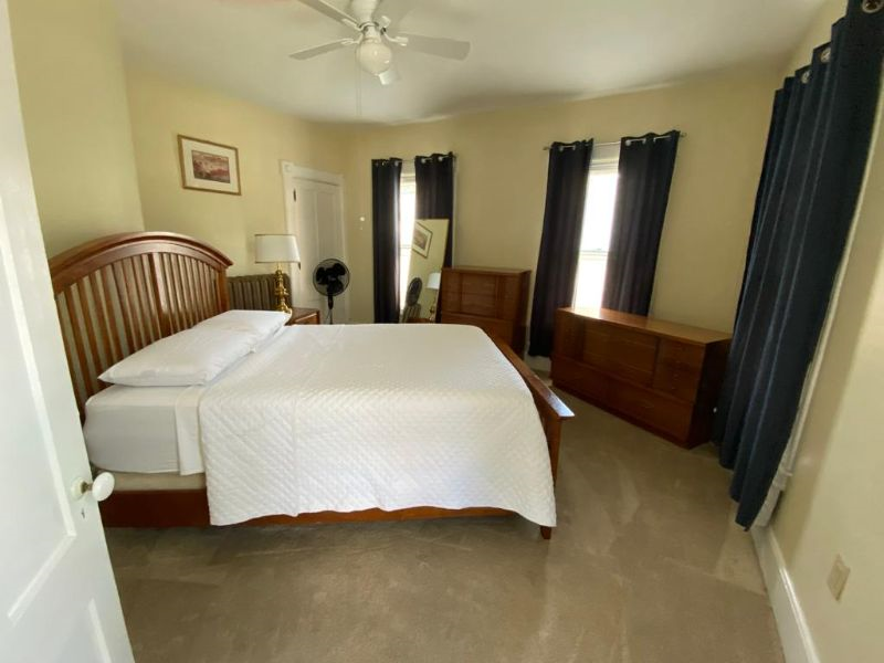 Great Apt near Hospitals across from park -1 - Photo 12