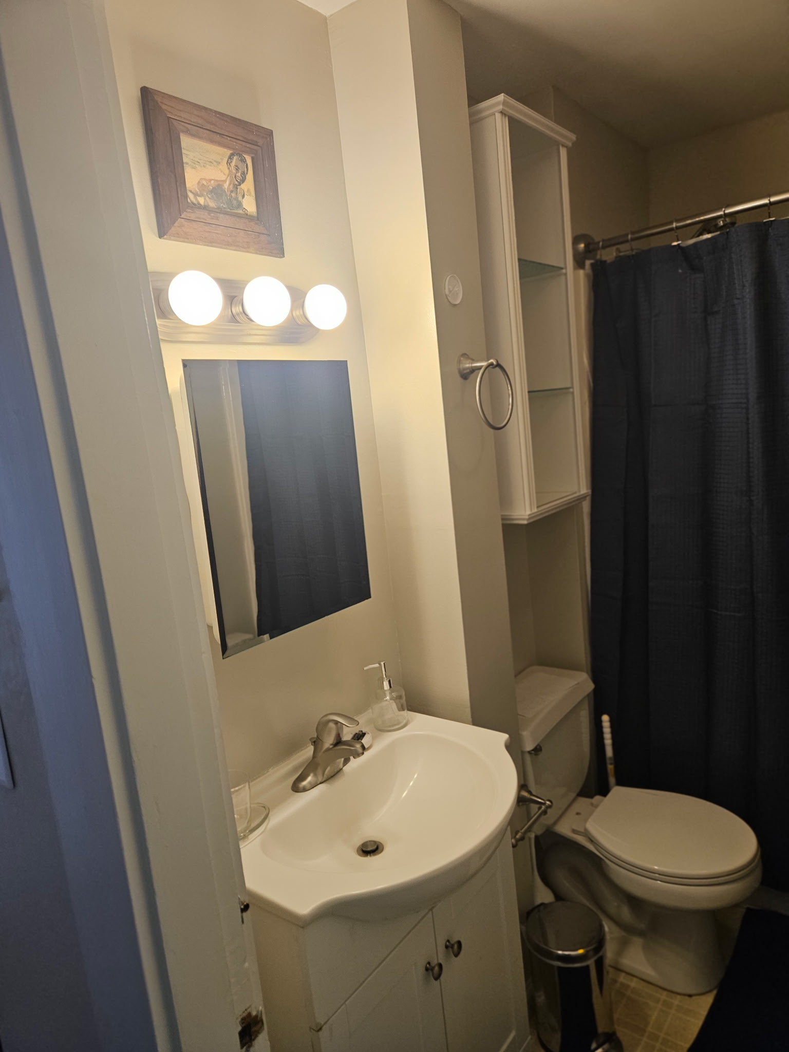 Great Apt near Hospitals across from park -1 - Photo 10
