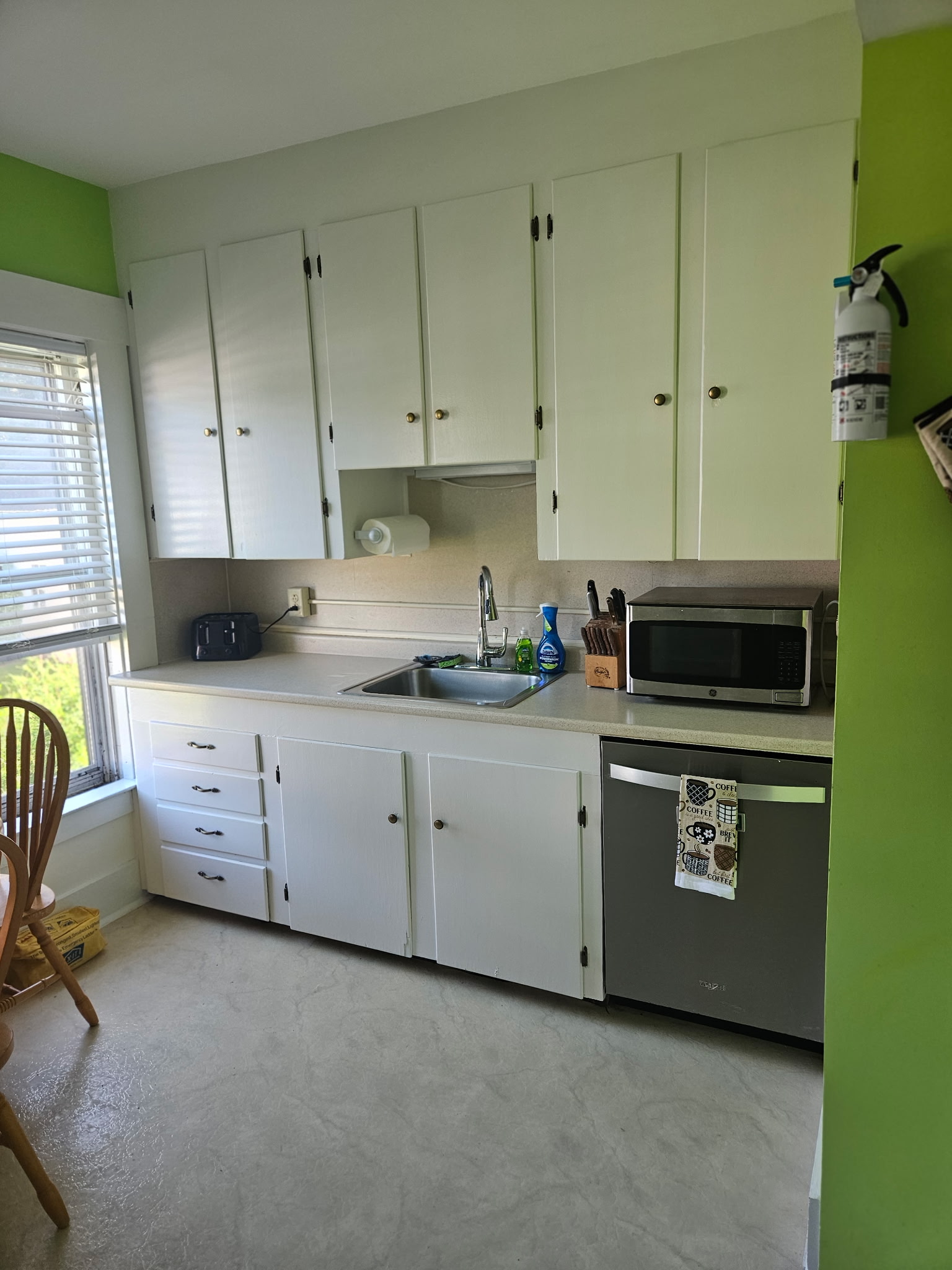 Great Apt near Hospitals across from park -1 - Photo 3