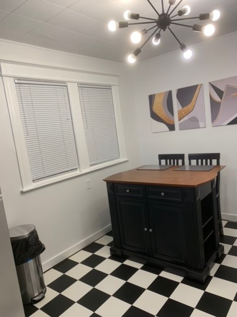 Rave Reviews- Newly Renovated-10 Min from RGH/Strong/Unity Hospital! - Photo 8