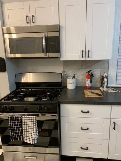 Rave Reviews- Newly Renovated-10 Min from RGH/Strong/Unity Hospital! - Photo 9