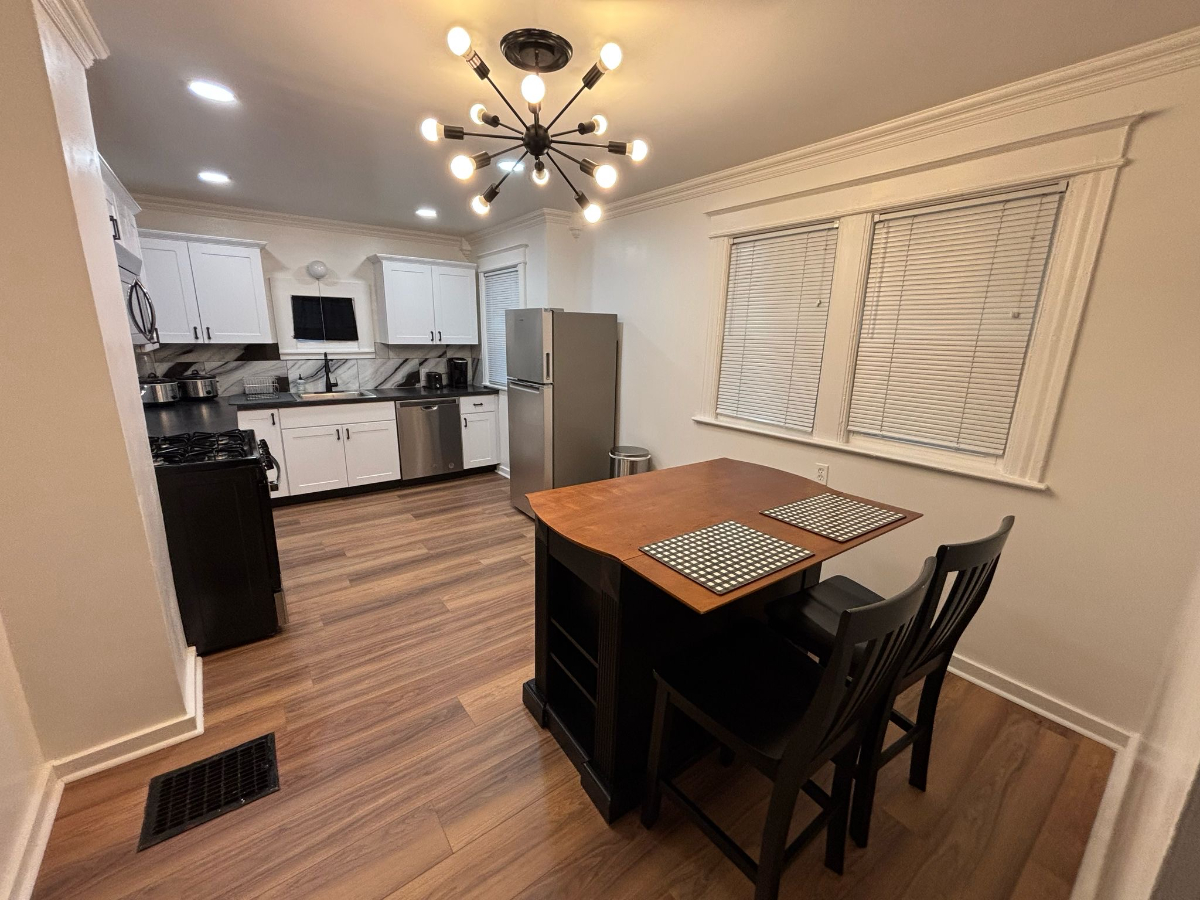 Rave Reviews- Newly Renovated-10 Min from RGH/Strong/Unity Hospital! - Photo 4