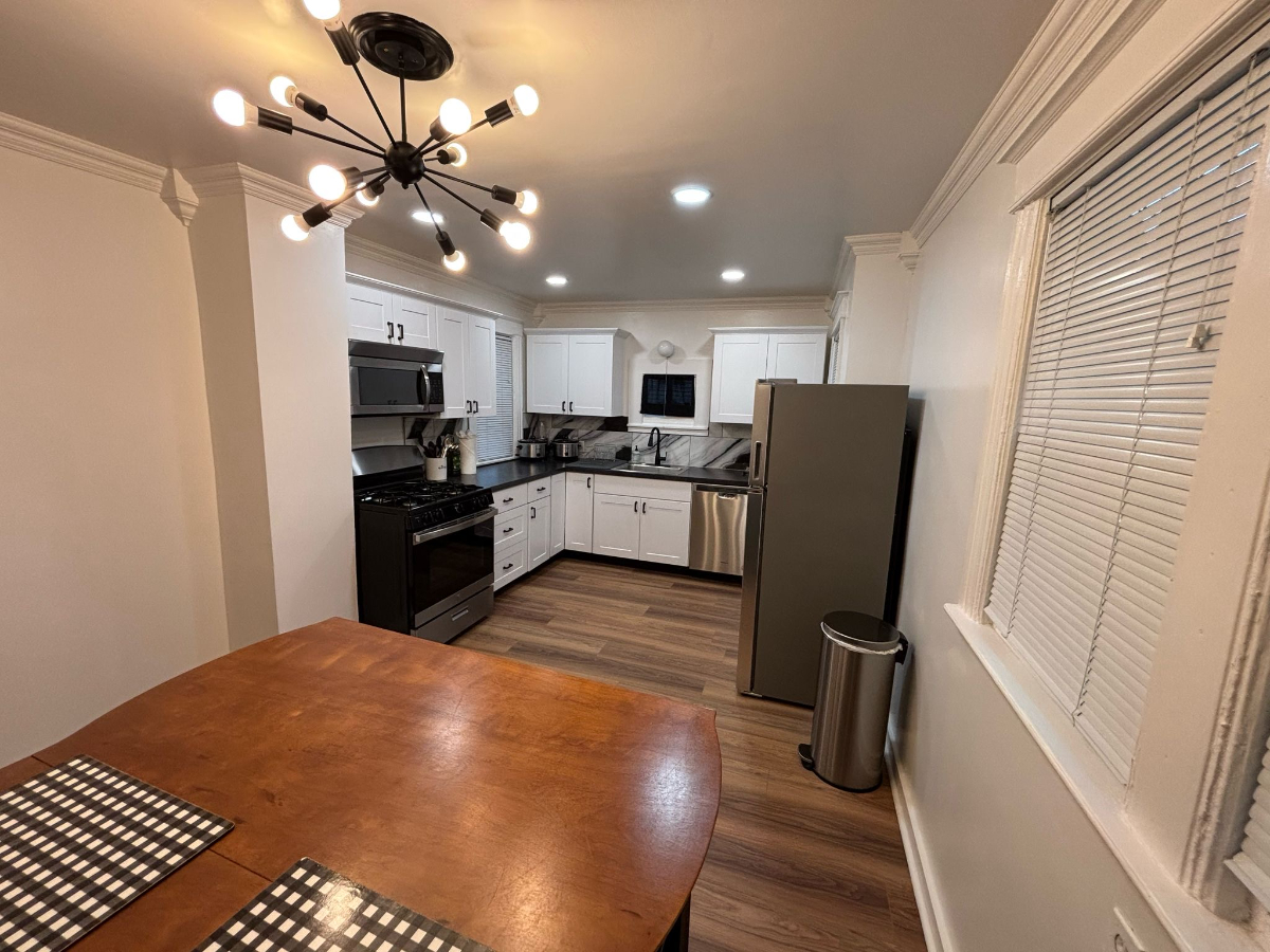 Rave Reviews- Newly Renovated-10 Min from RGH/Strong/Unity Hospital! - Photo 3