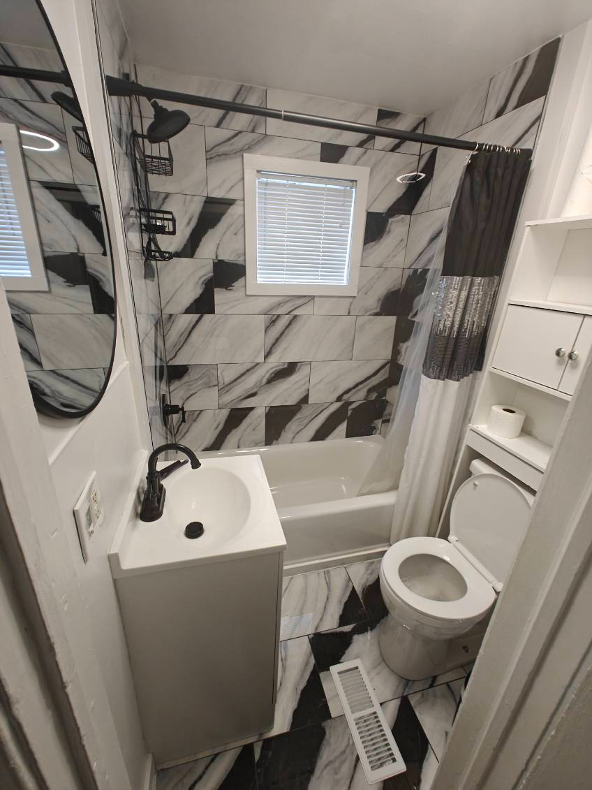 Rave Reviews- Newly Renovated-10 Min from RGH/Strong/Unity Hospital! - Photo 5