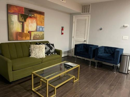 Cozy Condo H Street 2 bedroom 2 bath - Photo 1