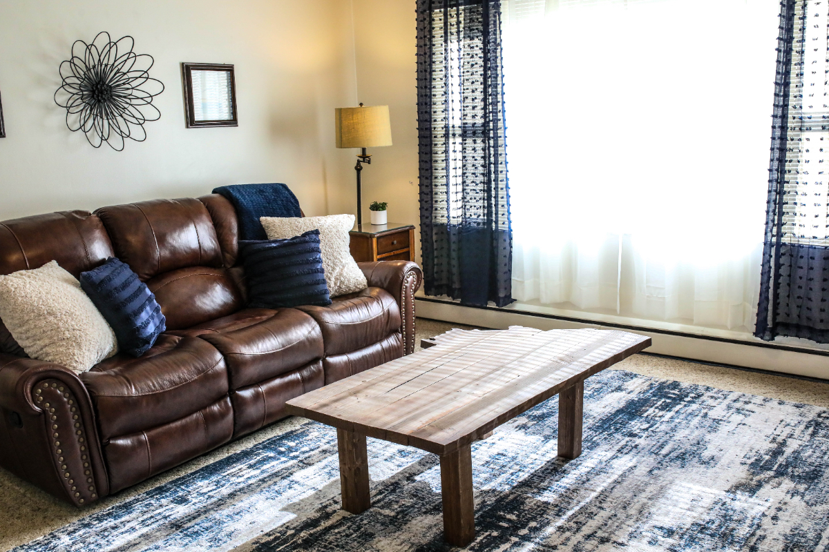 QUIET South Side, 2 bdrm apt, W/D on site