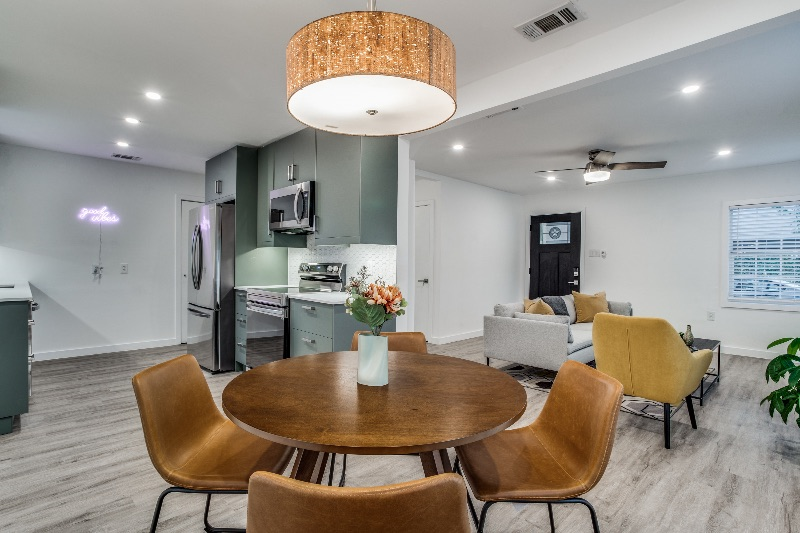 Recently Renovated Duplex (2BE-1BA) in Bishop Arts