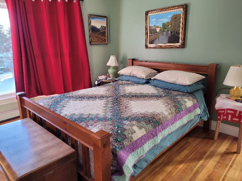 Cozy master suite in historic home near downtown. - Photo 1